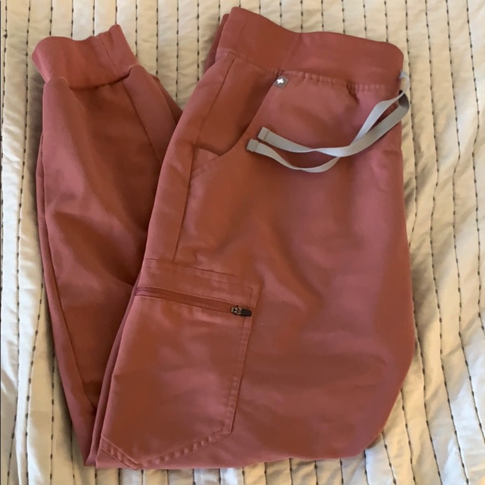Figs jogger scrub pants size large mauve